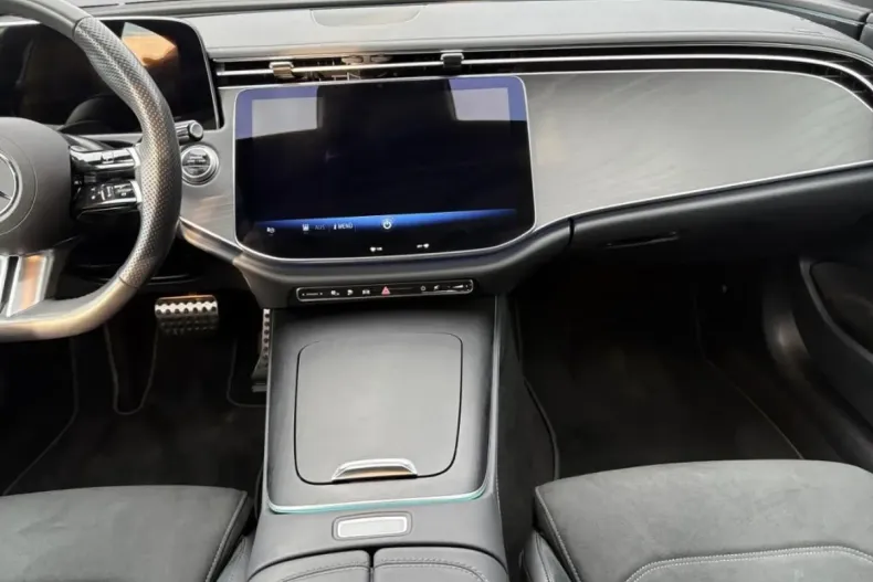 Mercedes-Benz E 300 (Clasa E) din 2024 cu 10.466 km - oferta MER179476 - foto 12