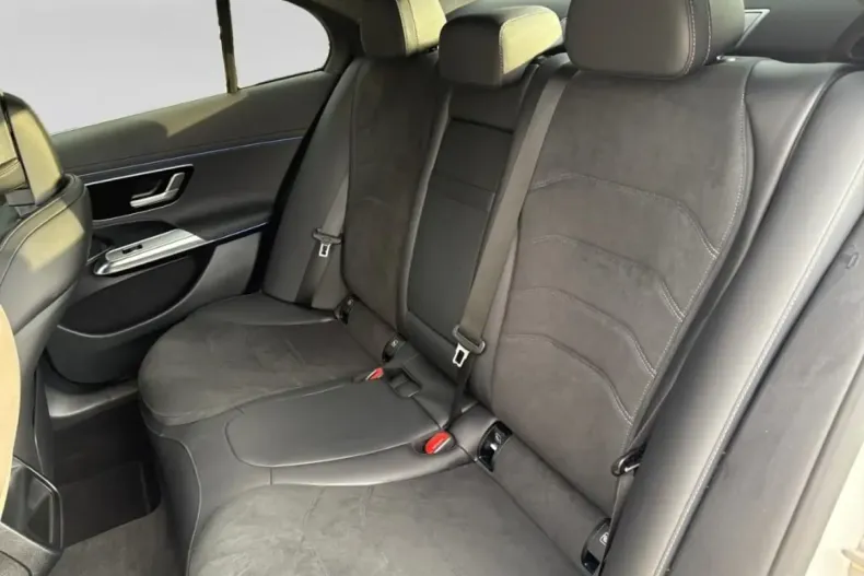 Mercedes-Benz E 300 (Clasa E) din 2024 cu 10.466 km - oferta MER179476 - foto 14