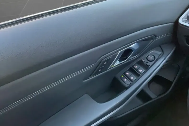 BMW 320 din 2022 cu 100.354 km - oferta BMW179503 - foto 13