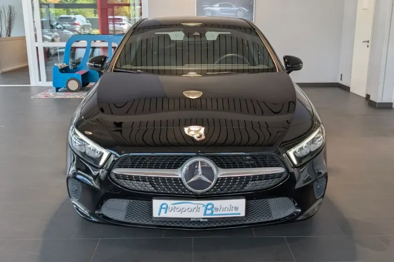 Mercedes-Benz A 220 din 2022 cu 47.280 km - oferta MER179524 - foto 4