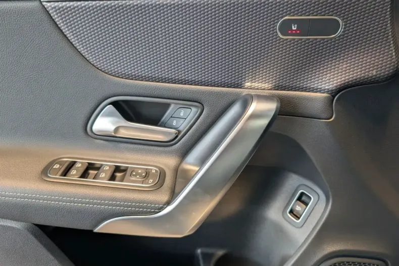 Mercedes-Benz A 220 din 2022 cu 47.280 km - oferta MER179524 - foto 8