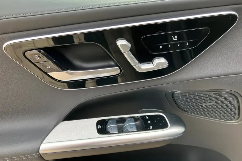 Mercedes-Benz GLC 200 (Clasa GLC) din 2024 cu 19.011 km - oferta MER179529 - foto 6