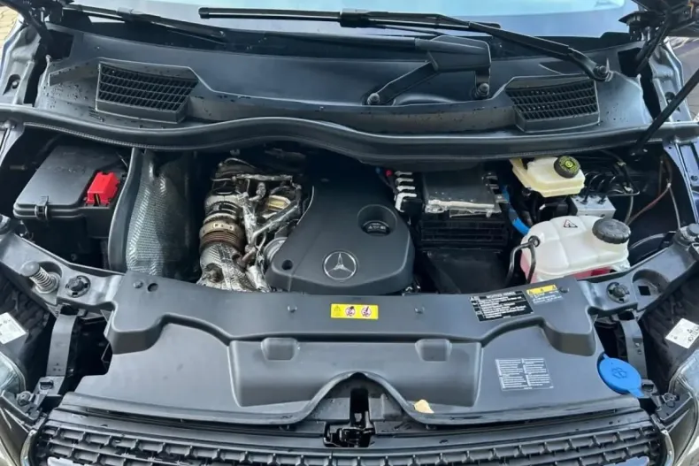 Mercedes-Benz V 300 (Clasa V) din 2024 cu 16.900 km - oferta MER179535 - foto 17