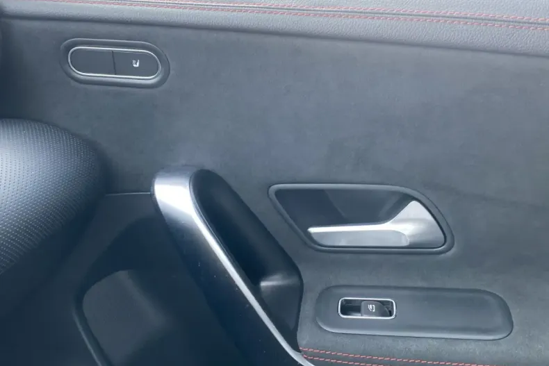 Mercedes-Benz CLA 250 din 2021 cu 87.346 km - oferta MER179621 - foto 25