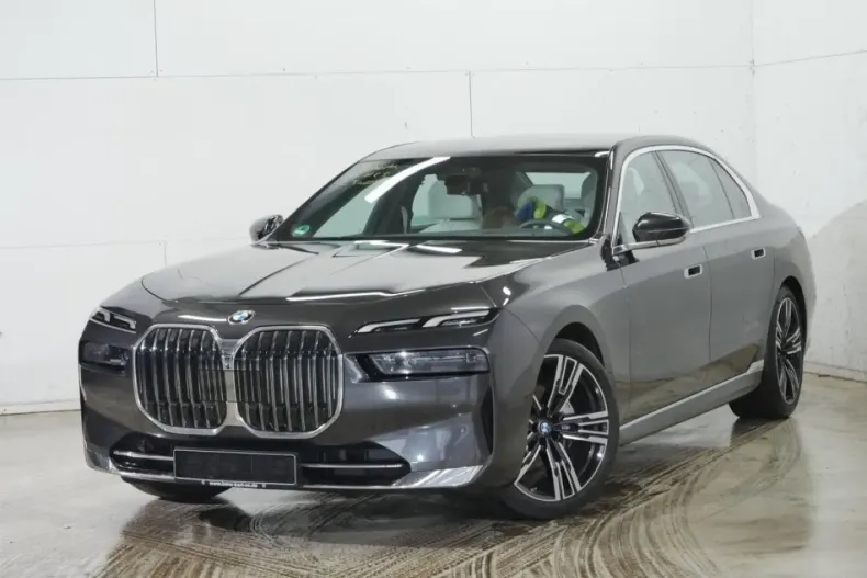 BMW 740 din 2024 cu 66.884 km - oferta BMW179628 - foto 1