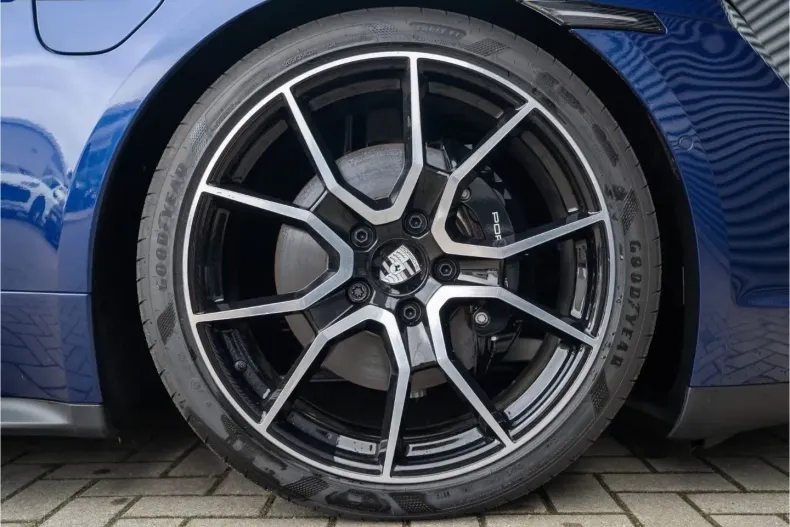 Porsche Taycan din 2024 cu 13.999 km - oferta POR179633 - foto 13