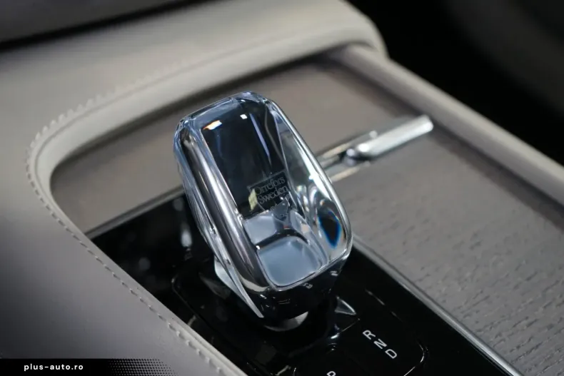 Volvo XC90 din 2024 cu 26.843 km - oferta VOL179659 - foto 27