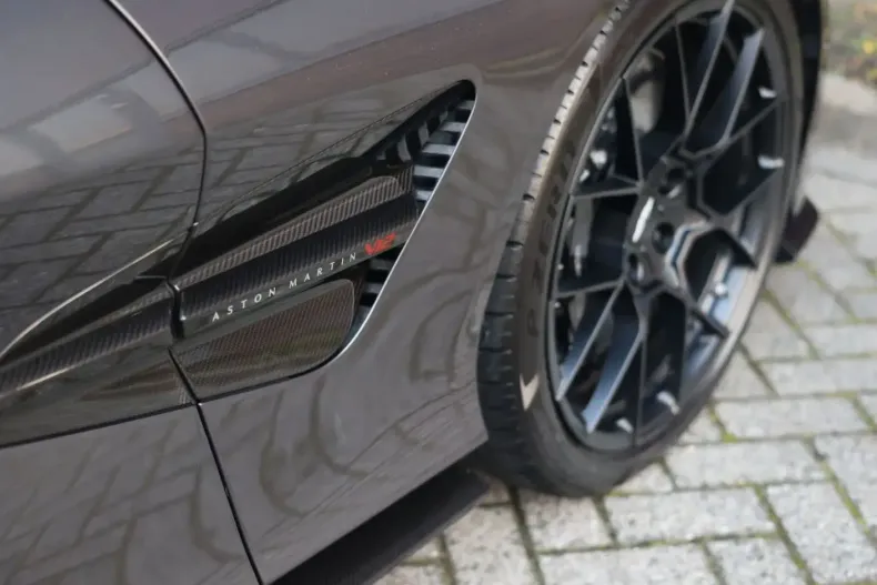 Aston Martin Vanquish din 2024 cu 6.797 km - oferta AST179688 - foto 3