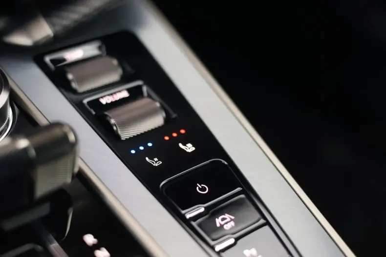 Aston Martin Vanquish din 2024 cu 6.797 km - oferta AST179688 - foto 28