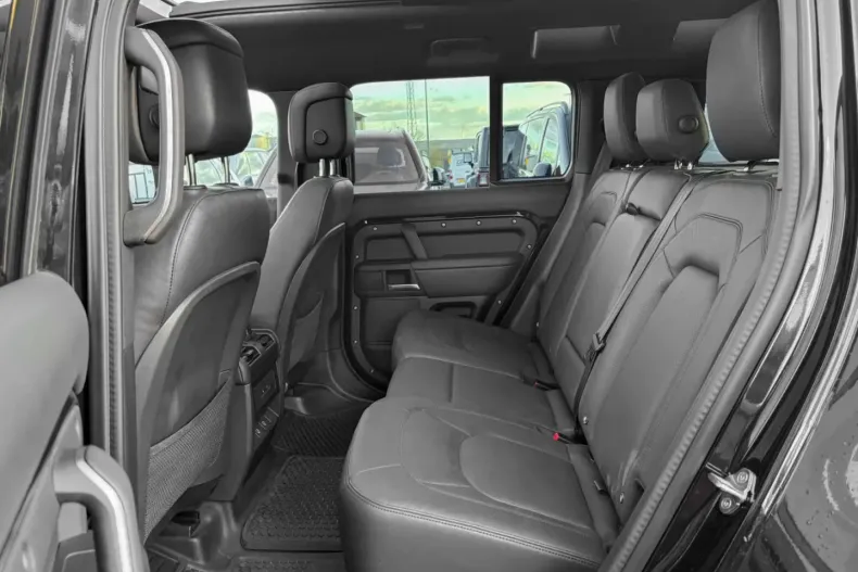 Land Rover Defender din 2025 cu 24.500 km - oferta LAN179690 - foto 9