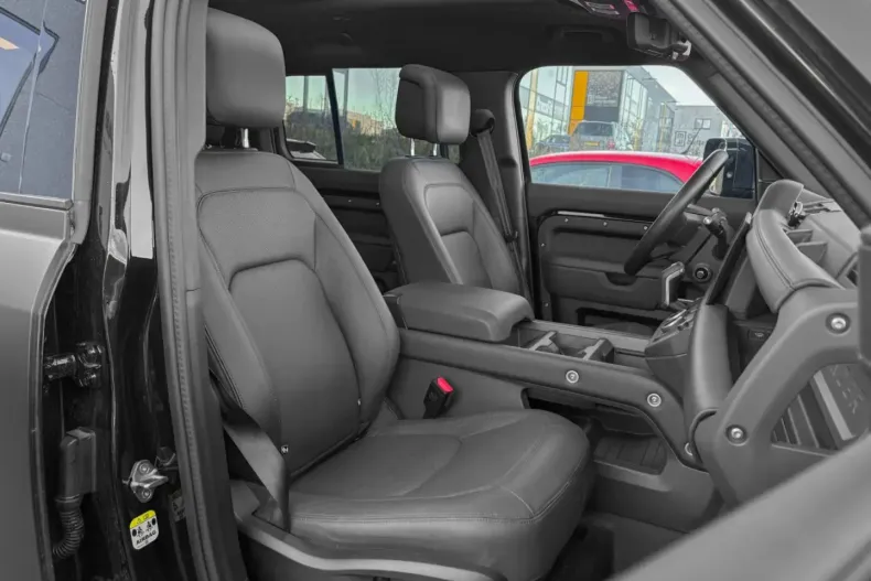 Land Rover Defender din 2025 cu 24.500 km - oferta LAN179690 - foto 22