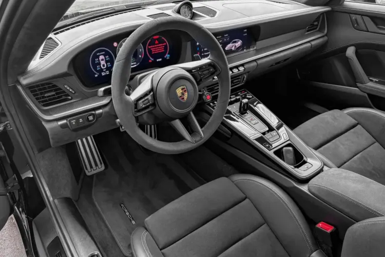 Porsche 992 din 2025 cu 2.300 km - oferta POR179691 - foto 2