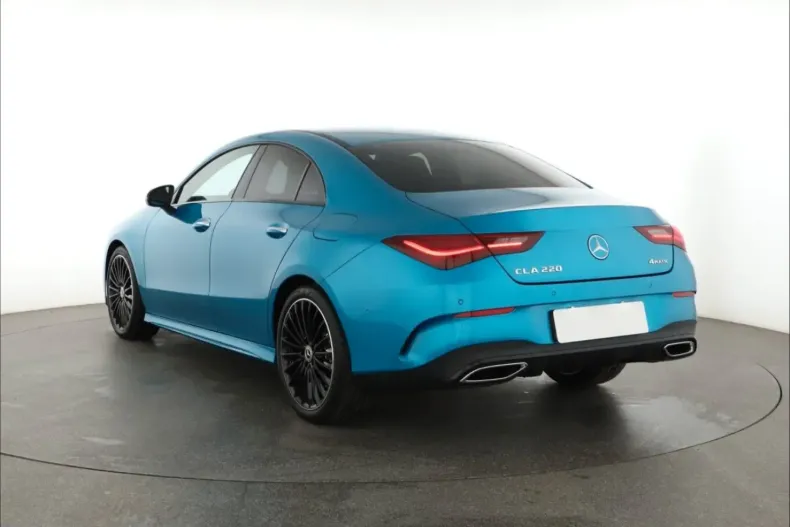 Mercedes-Benz CLA 220 din 2024 cu 14.620 km - oferta MER179693 - foto 4