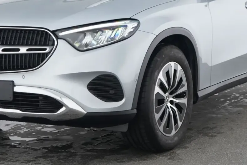 Mercedes-Benz GLC 220 din 2025 cu 8.011 km - oferta MER179709 - foto 3