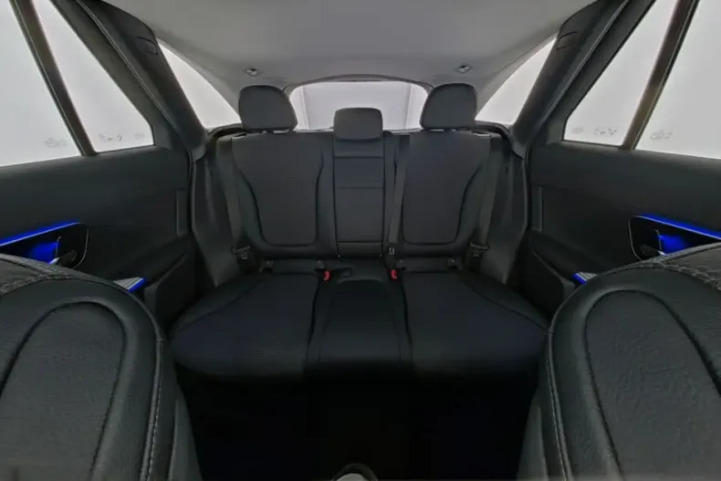 Mercedes-Benz GLC 220 din 2025 cu 8.011 km - oferta MER179709 - foto 7