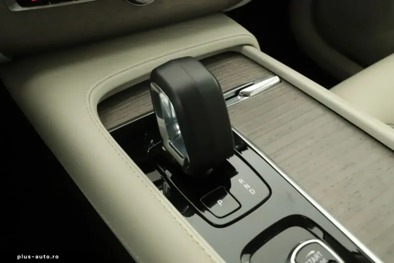 Volvo XC90 din 2023 cu 79.366 km - oferta VOL179729 - foto 10