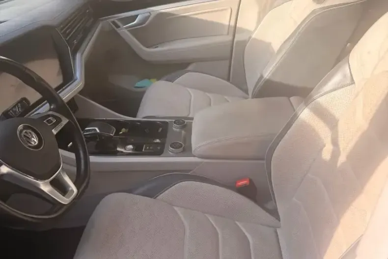 Volkswagen Touareg din 2021 cu 82.000 km - oferta VOL179732 - foto 10