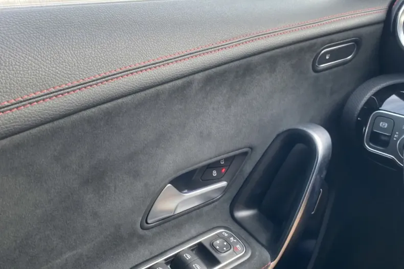 Mercedes-Benz CLA 250 din 2021 cu 87.346 km - oferta MER179740 - foto 24