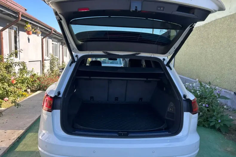 Volkswagen Touareg din 2024 cu 25.000 km - oferta VOL179744 - foto 7