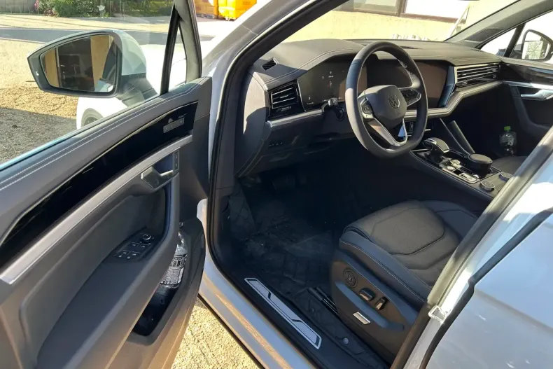 Volkswagen Touareg din 2024 cu 25.000 km - oferta VOL179744 - foto 10