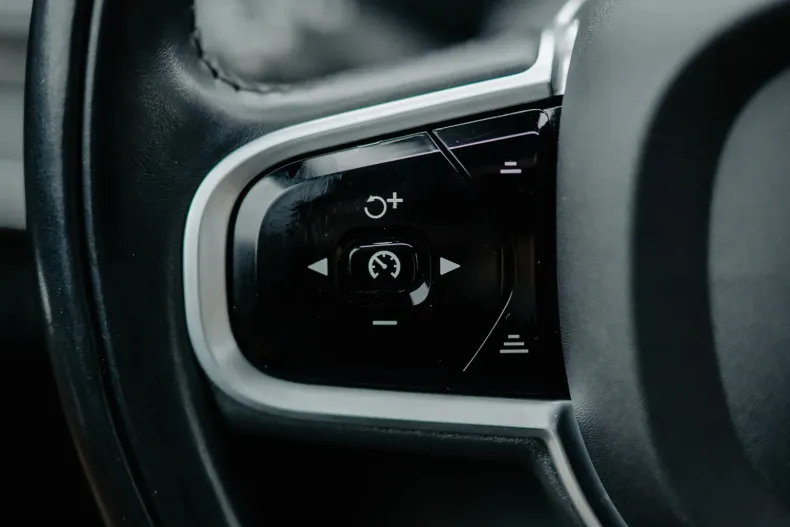 Volvo XC90 din 2021 cu 83.630 km - oferta VOL179773 - foto 22