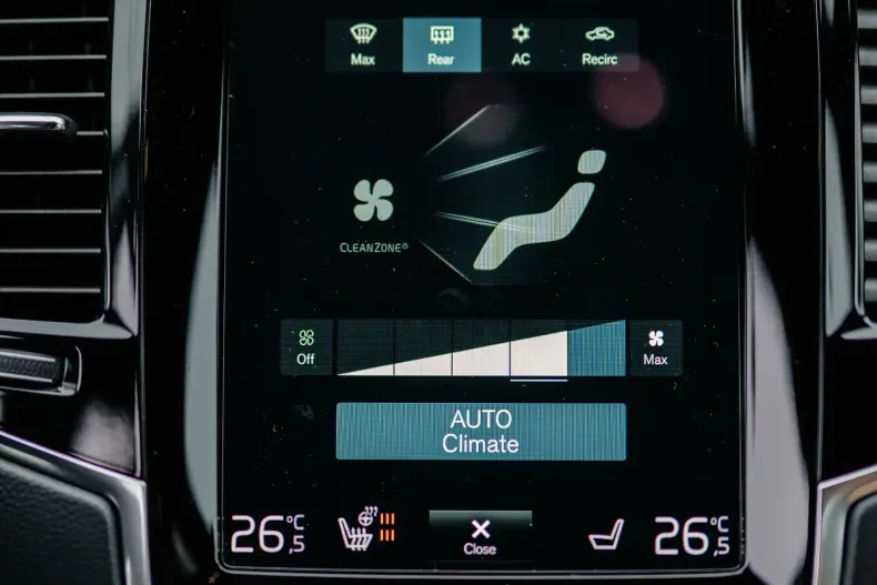 Volvo XC90 din 2021 cu 83.630 km - oferta VOL179773 - foto 24