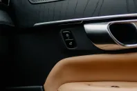 Volvo XC90 din 2021 cu 83.630 km - oferta VOL179773 - foto 29