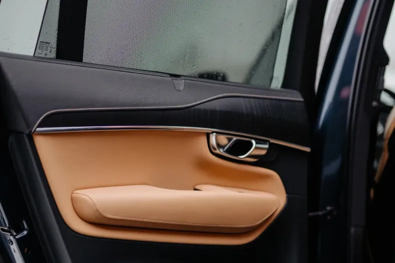 Volvo XC90 din 2021 cu 83.630 km - oferta VOL179773 - foto 31