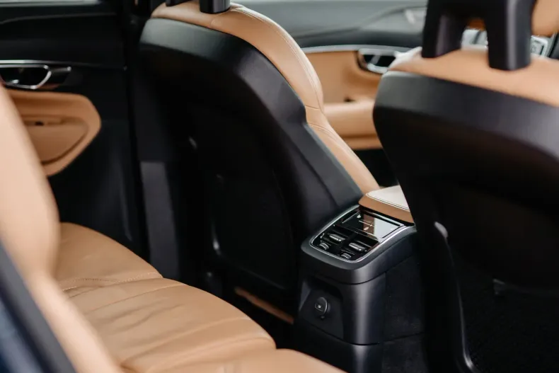 Volvo XC90 din 2021 cu 83.630 km - oferta VOL179773 - foto 33