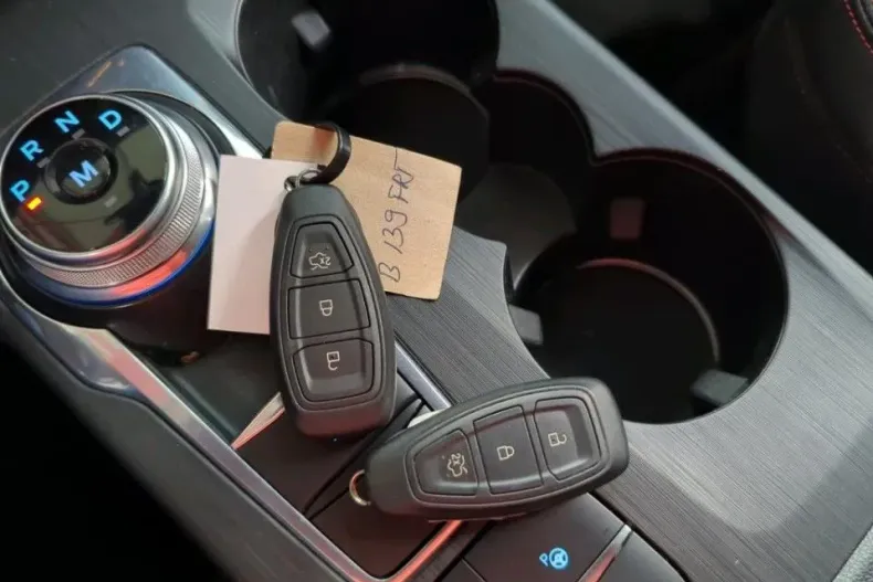 Ford Kuga din 2020 cu 70.371 km - oferta FOR179778 - foto 7