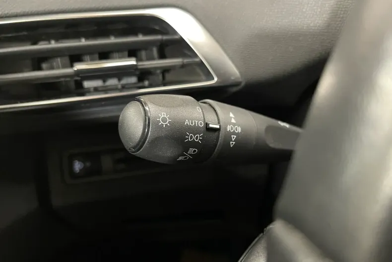 Peugeot 3008 din 2020 cu 124.984 km - oferta PEU179800 - foto 26