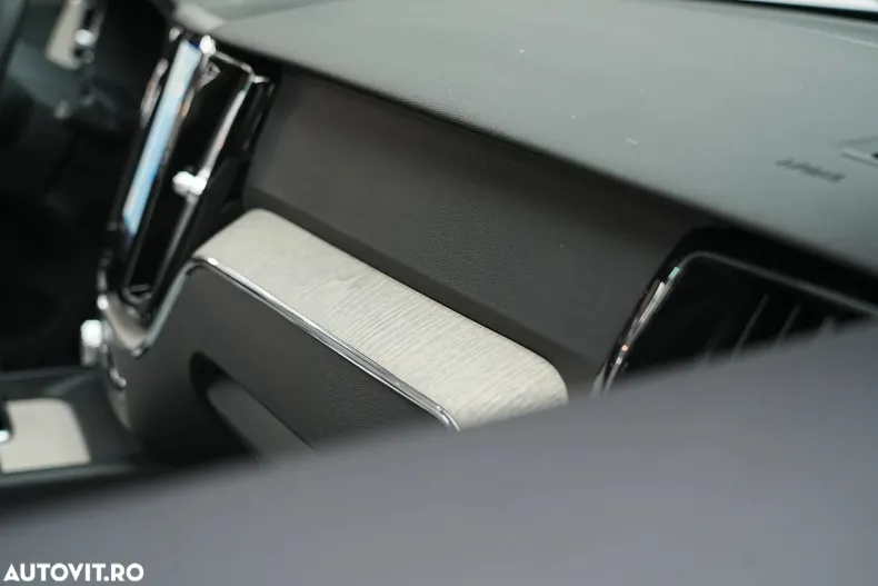 Volvo XC60 din 2022 cu 109.000 km - oferta VOL179843 - foto 37