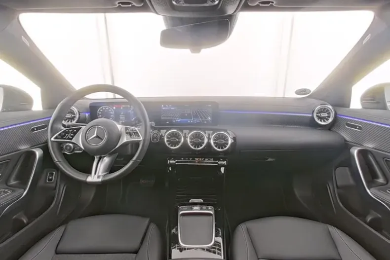 Mercedes-Benz CLA (Clasa CLA) din 2023 cu 11.670 km - oferta MER179883 - foto 6