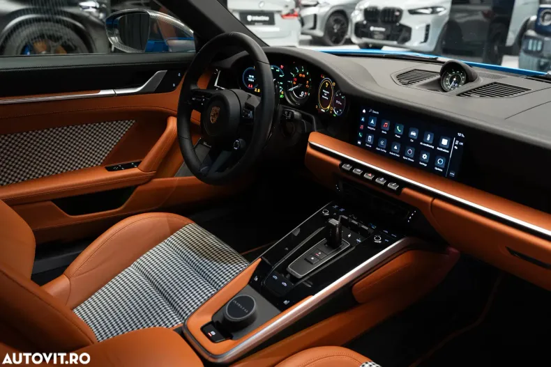 Porsche 911 din 2023 cu 8.800 km - oferta POR179898 - foto 4