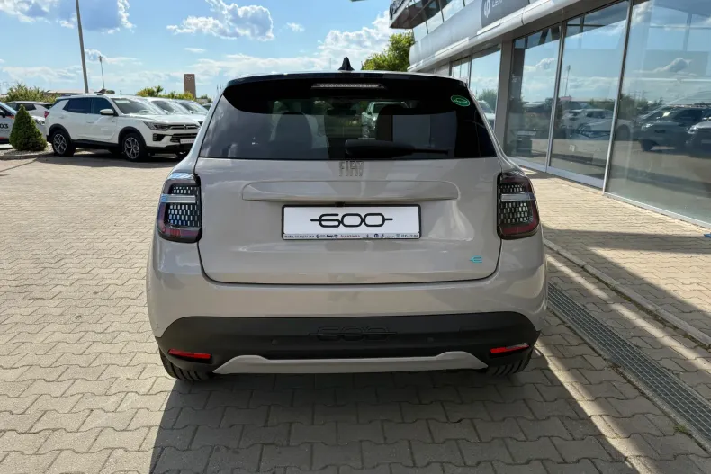 Fiat 600 din 2025 cu 1 km - oferta FIA179924 - foto 4