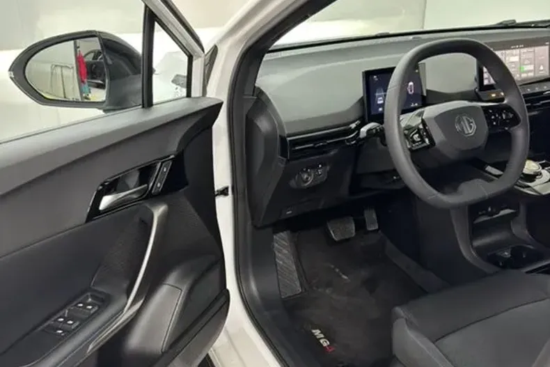 MG MG4 din 2023 cu 9.000 km - oferta MG0179925 - foto 9