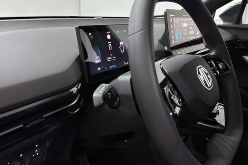 MG MG4 din 2023 cu 9.000 km - oferta MG0179925 - foto 12