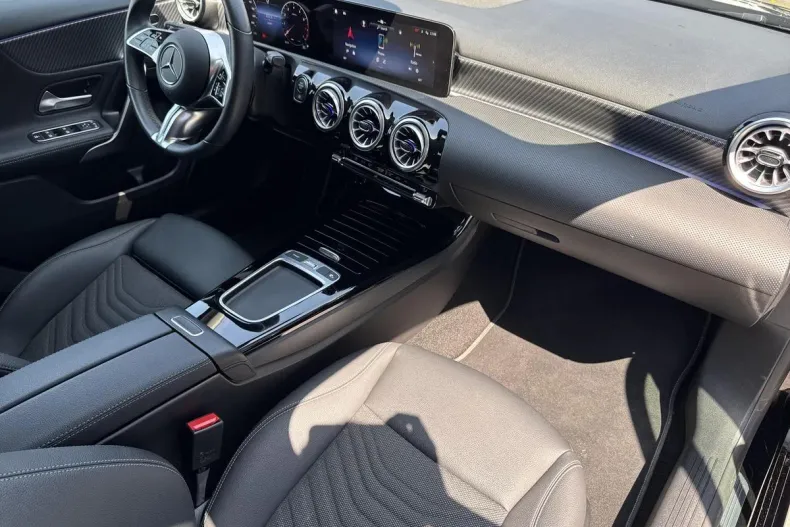 Mercedes-Benz A 180 (Clasa A) din 2024 cu 19.097 km - oferta MER179949 - foto 11