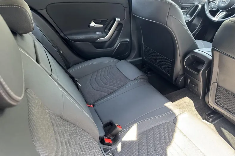 Mercedes-Benz A 180 (Clasa A) din 2024 cu 19.097 km - oferta MER179949 - foto 12