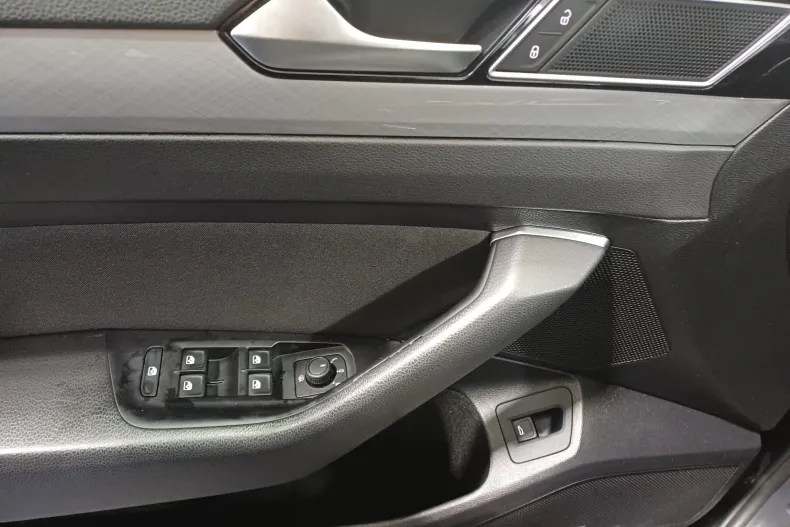 Volkswagen Passat din 2022 cu 131.541 km - oferta VOL179977 - foto 9