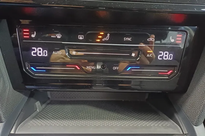 Volkswagen Passat din 2022 cu 131.541 km - oferta VOL179977 - foto 15