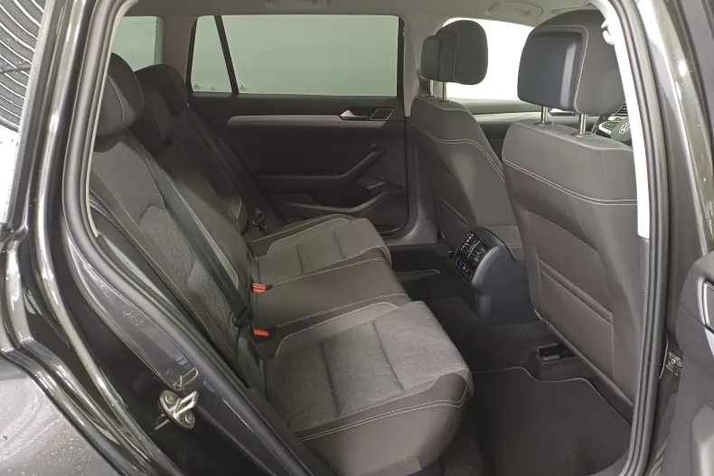 Volkswagen Passat din 2022 cu 131.541 km - oferta VOL179977 - foto 31