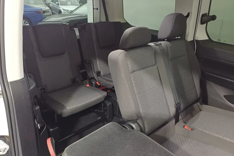 Ford Tourneo Connect din 2023 cu 22.907 km - oferta FOR179979 - foto 32