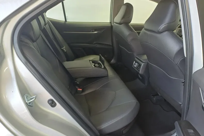 Toyota Camry din 2022 cu 23.879 km - oferta TOY179984 - foto 25