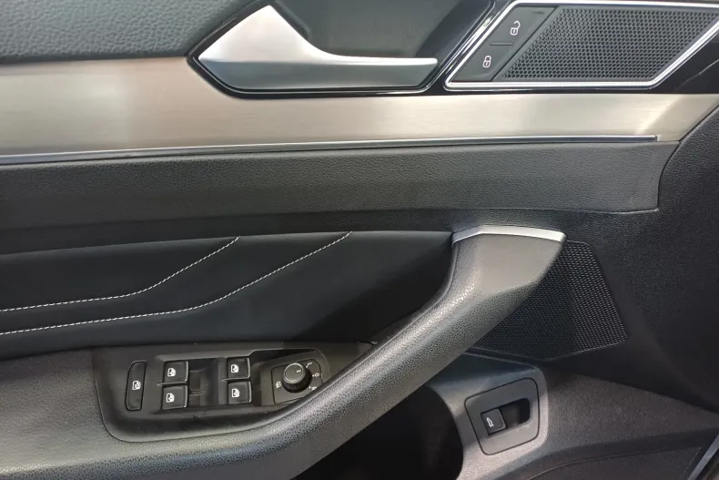 Volkswagen Passat din 2020 cu 130.010 km - oferta VOL179985 - foto 9