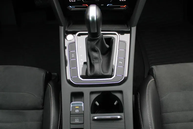 Volkswagen Passat din 2023 cu 127.764 km - oferta VOL179986 - foto 20