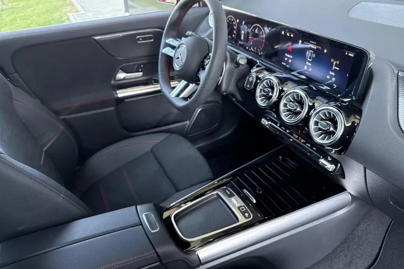 Mercedes-Benz GLA din 2025 cu 6.000 km - oferta MER179987 - foto 11