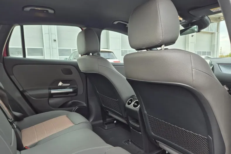 Mercedes-Benz EQA din 2025 cu 5.000 km - oferta MER179992 - foto 14