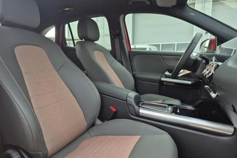 Mercedes-Benz EQA din 2025 cu 5.000 km - oferta MER179992 - foto 15