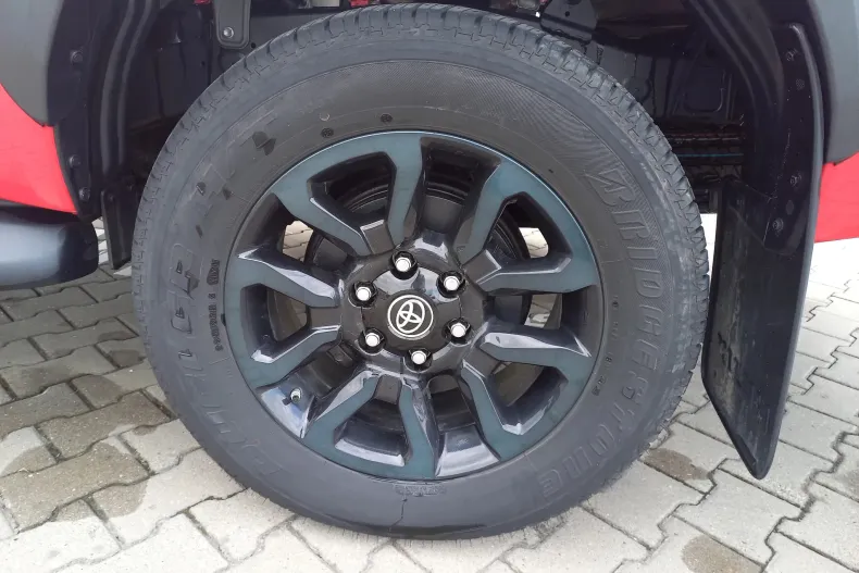 Toyota Hilux din 2024 cu 11.200 km - oferta TOY180001 - foto 6